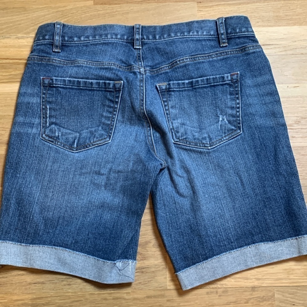 LOFT Distressed Boyfriend Medium Wash Cuffed Denim Jean Shorts Women’s 4 - Picture 13 of 15